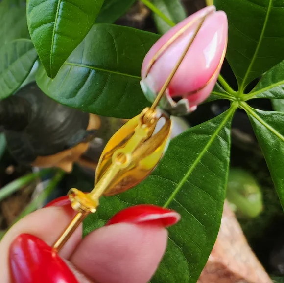 40s SANDOR CO Rose Pink Tulip Bud Olive Green Leaves Enamel Gold RARE Pin Brooch - Picture 2 of 16